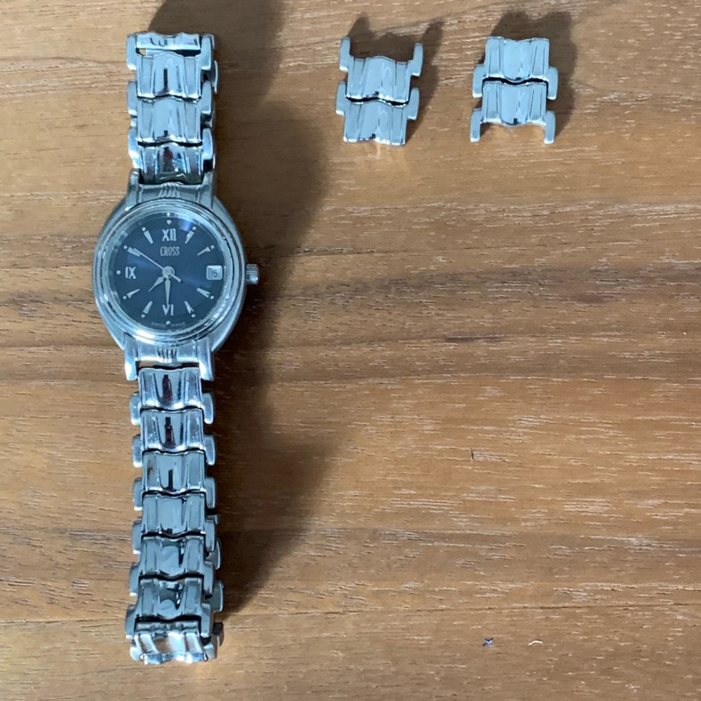 EUC Ladies Cross Stainless steel water resistant watch. Sapphire crystal. 3ATM